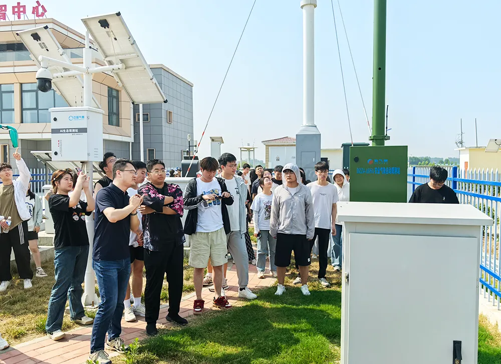 深圳科技大学园艺与植保学院师生莅临万向注册参观学习